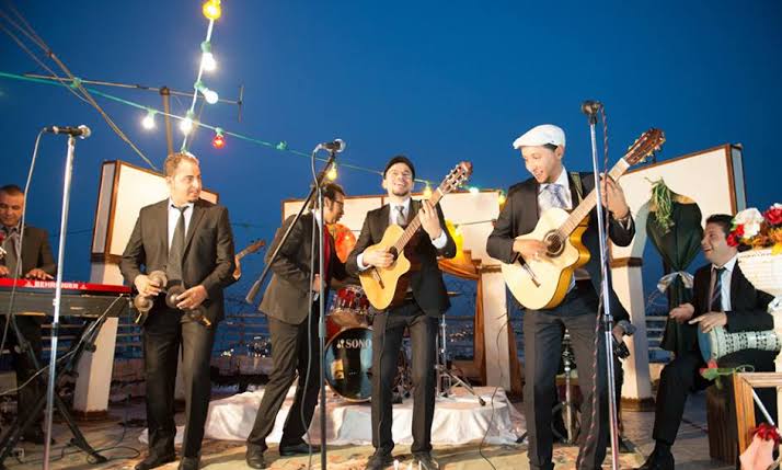 Le DJ Sofiane Saidi et le groupe El Dey enchantent le public algérois. - Réveil d'algérie