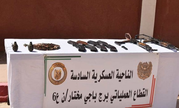 Trois terroristes se rendent aux autorités militaires à Bordj Badji Mokhtar. - Réveil d'algérie