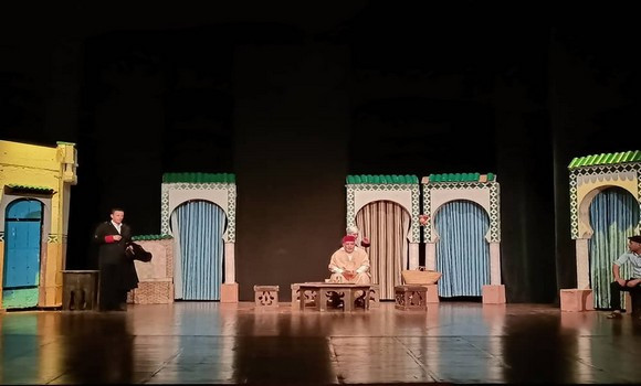 La pièce de théâtre « Les ruelles des héros » présentée au public. - Réveil d'algérie