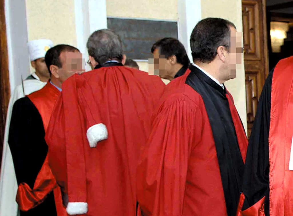 Une dizaine de magistrats révoqués pour corruption. - Réveil d'algérie