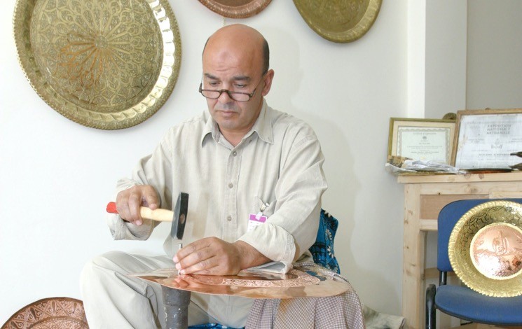 Une carte professionnelle numérique sera bientôt délivrée à plus de 442.000 artisans. - Réveil d'algérie