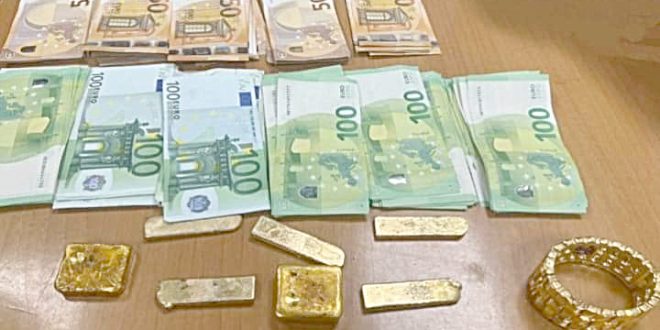 Saisie de devises et d’or à l’aéroport d’Alger. - Réveil d'algérie
