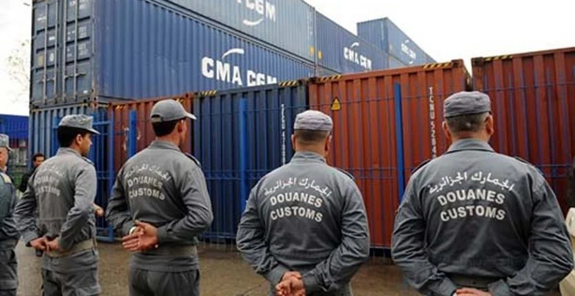 Trente douaniers arrêtés au port d’Alger. - Réveil d'algérie
