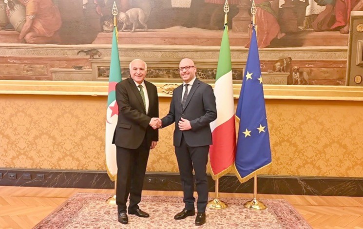 Tournée européenne de A. Attaf, ministre des AE en Europe. - Réveil d'algérie