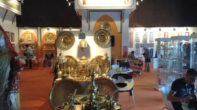 Didouche supervise l’ouverture de la 24e édition du salon international de l’artisanat. - Réveil d'algérie