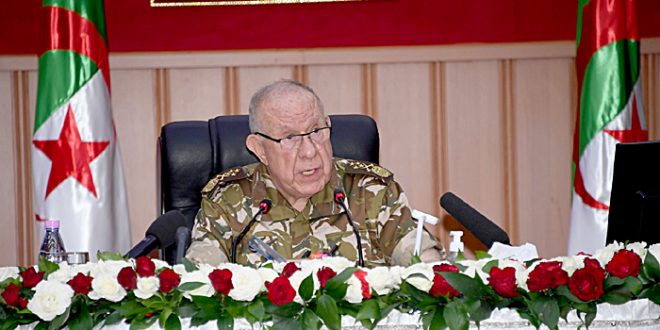 Visite de travail et d’inspection en 1ère Région militaire à Blida. - Réveil d'algérie