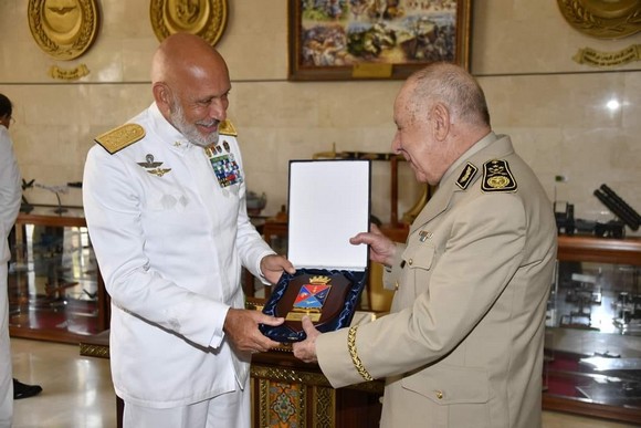 Le Général d’Armée Saïd Chanegriha reçoit le Chef d’Etat-Major italien de la Défense. - Réveil d'algérie