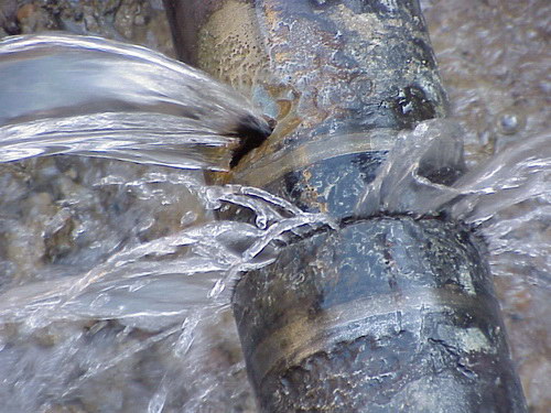 ADE a procédé à la réparation de plus de 350.000 fuites d’eau en 2022. - Réveil d'algérie