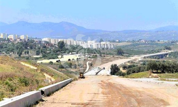Projet de réalisation de la pénétrante autoroutière. - Réveil d'algérie