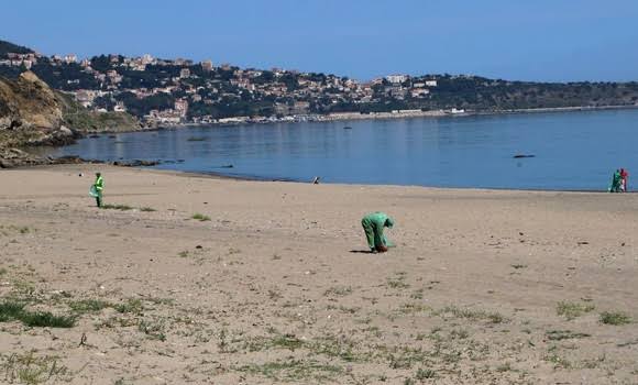Campagne nationale de nettoiement des plages. - Réveil d'algérie