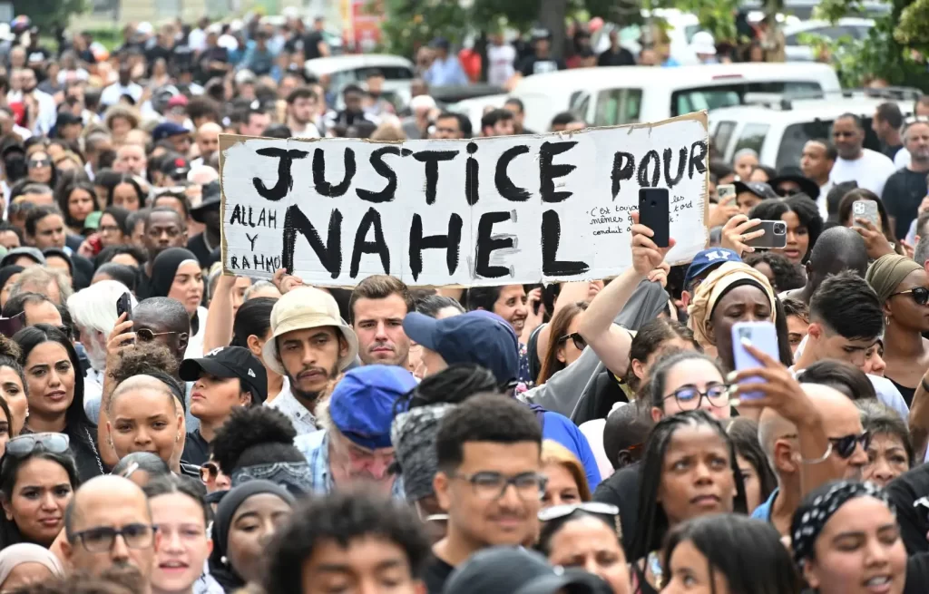 Emeutes dans les banlieues françaises. - Réveil d'algérie