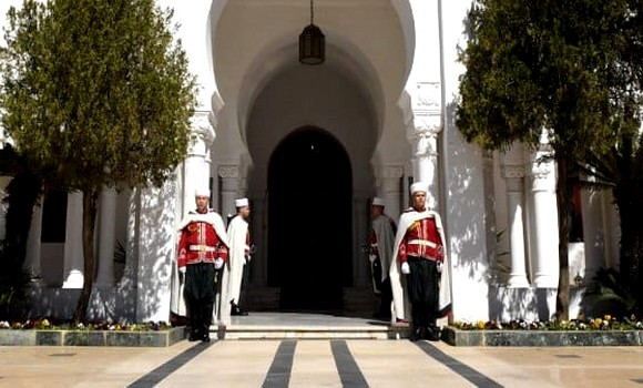 Mouvement partiel dans le corps des chefs de postes diplomatiques et consulaires. - Réveil d'algérie
