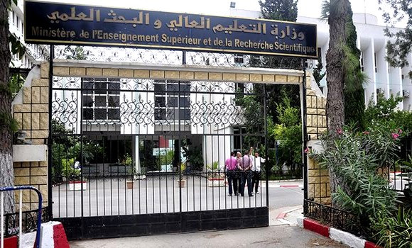 Prolongation des délais de confirmation des pré-inscriptions pour les nouveaux bacheliers. - Réveil d'algérie