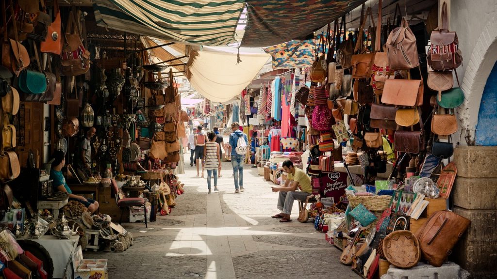 La manifestation le souk (marché). - Réveil d'algérie