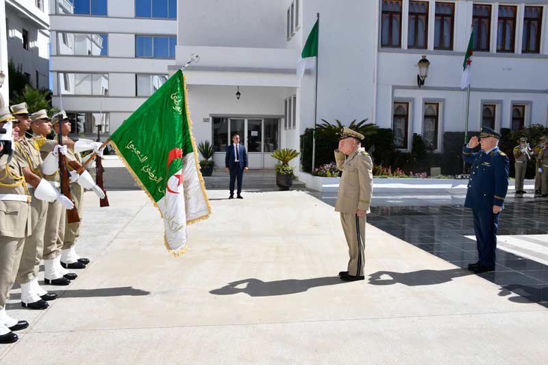 Le général d’armée Saïd Chanegriha a présidé une cérémonie de distinction en l’honneur des Cadets de la Nation, lauréats du Baccalauréat et du Brevet d’Enseignement Moyen, session juin 2023. - Réveil d'algérie