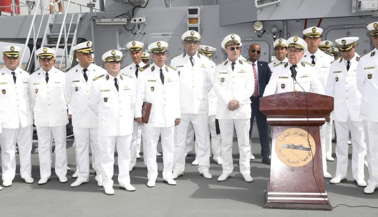 Forces navales : Le commandant inspecte un détachement naval à l’Amirauté - Réveil d'algérie