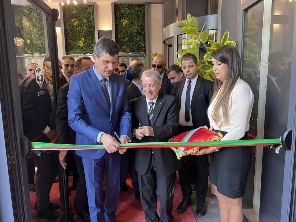 Deux nouveaux hôtels à Alger. - Réveil d'algérie