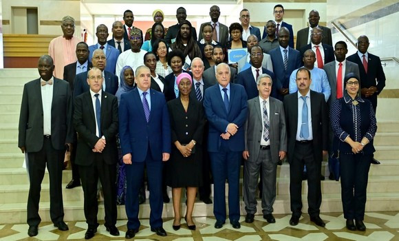 Le ministère des Affaires étrangères organise une cérémonie de fin de formation au profit de diplomates africains. - Réveil d'algérie