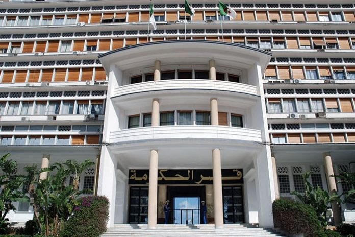 Réunion du gouvernement : Examen d’un avant-projet de la déclaration de politique générale. - Réveil d'algérie