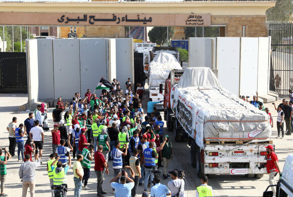 Acheminement de l’aide humanitaire vers Ghaza : Début des opérations à partir de la frontière égyptienne. - Réveil d'algérie