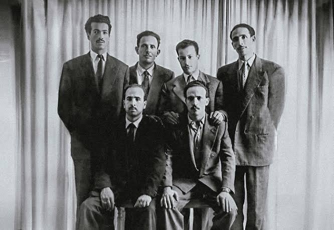 Réunion des six chefs historiques. - Réveil d'algérie