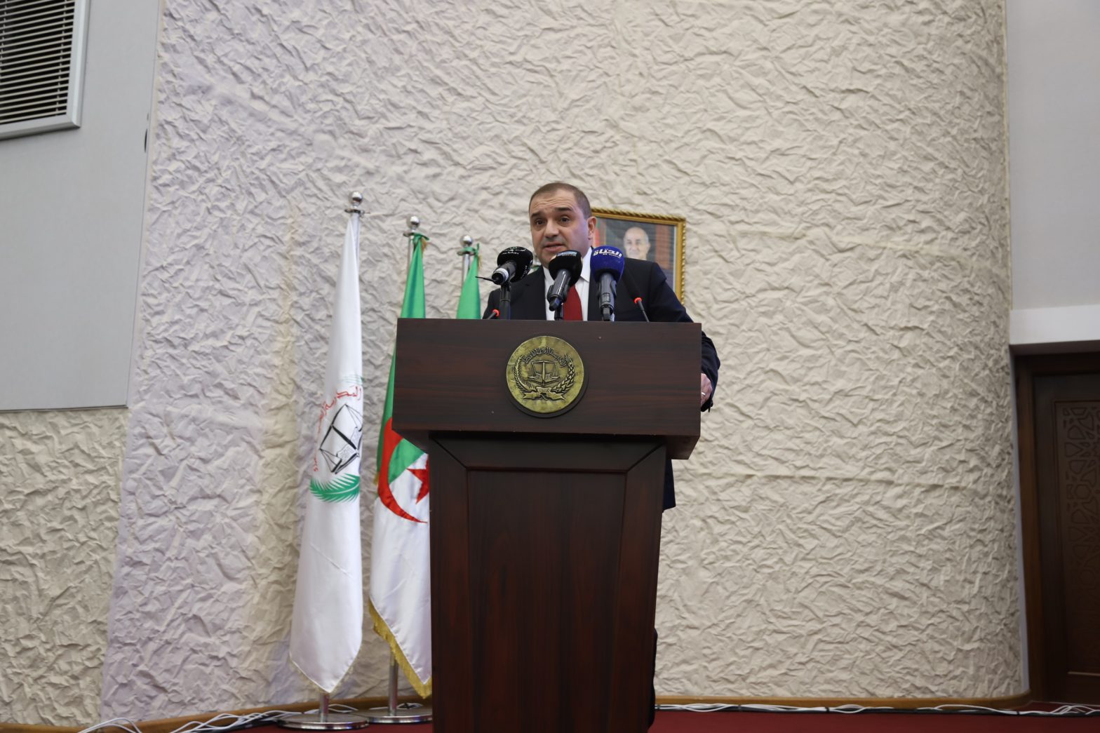 Le ministre de la justice met en garde contre les dérives sur les réseaux sociaux - Réveil d'algérie