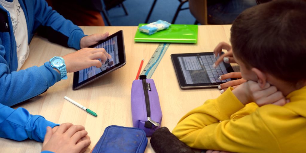 2 millions de tablettes pour 8.810 écoles: ENIE annonce le lancement de son projet de numérisation - Réveil d'algérie