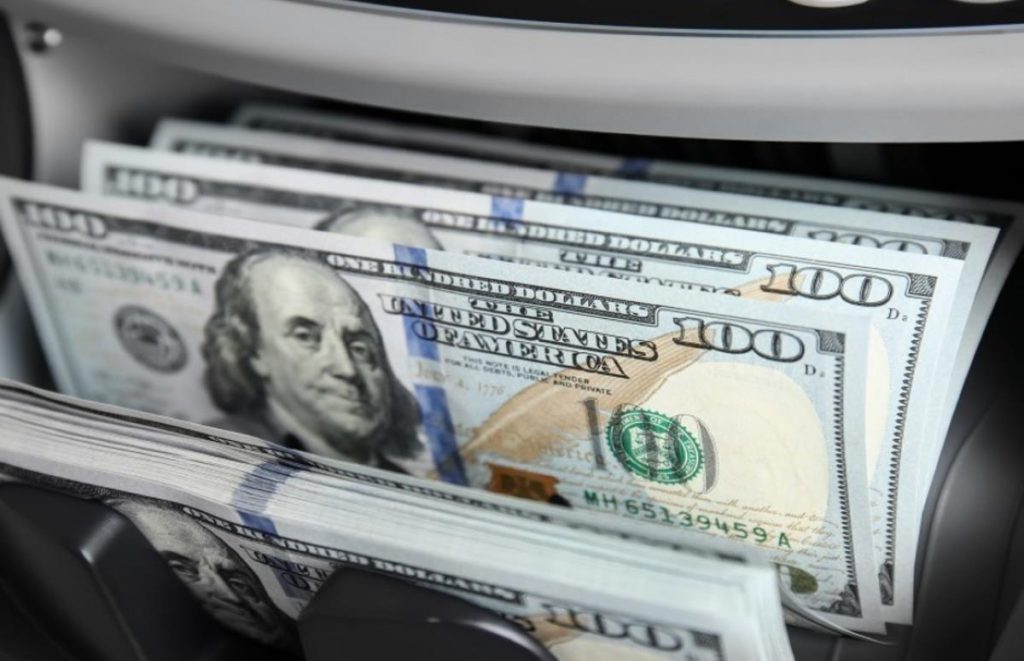 Les devises en recul sur le marché parallèle : le dollar plonge sous ce niveau - Réveil d'algérie