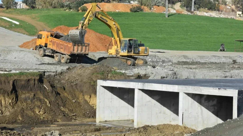 Édito⎮Investir dans les infrastructures : C’est rentable ou non ? - Réveil d'algérie