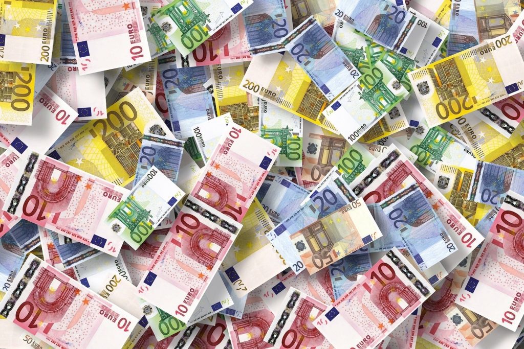 Marché noir : repli de l’euro au Square Port-Saïd ce jeudi 12 juin - Réveil d'algérie