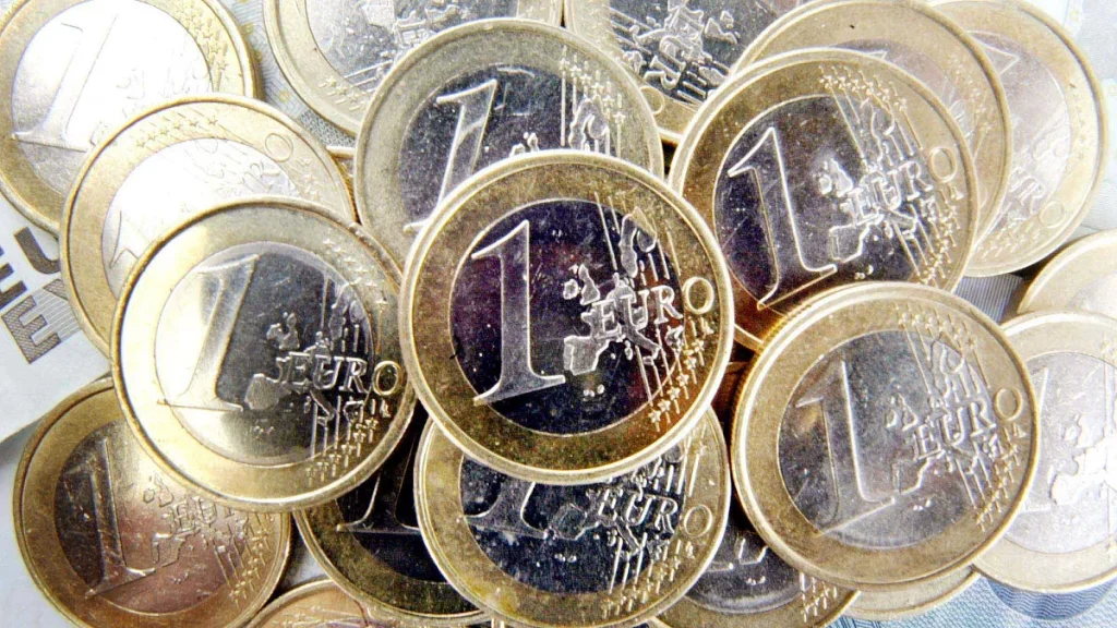 L’euro atteint un nouveau pic sur le marché parallèle d’Alger - Réveil d'algérie
