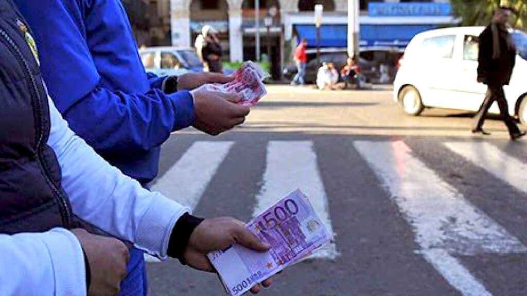 Marché noir : les devises jouent au yo-yo en fin juillet - Réveil d'algérie