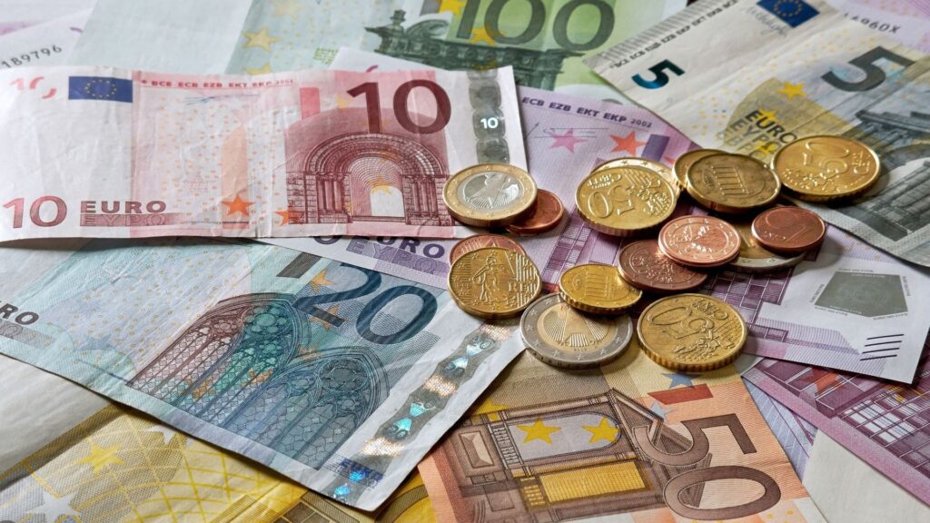 Quel taux de change pour le dollar et l’euro ce samedi à Alger ? - Réveil d'algérie