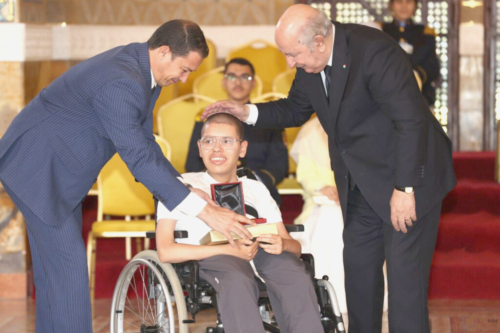 Le président Tebboune honore les meilleurs lauréats du Bac et du BEM 2025 - Réveil d'algérie