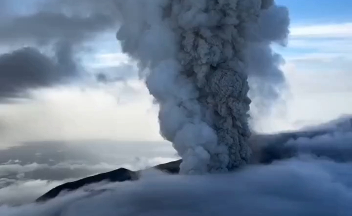 Russie : le volcan Krasheninnikov entre en éruption après 600 ans - Réveil d'algérie